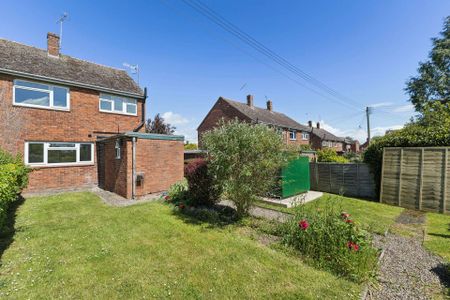 Fully refurbished, village location, semi-detached house offering two double and one single bedrooms, bathroom, kitchen/dining room, sitting room, ground floor - Photo 4