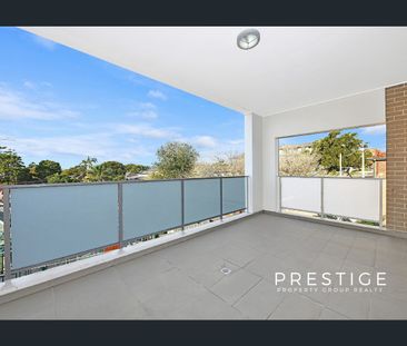 CONEVNIENTLY LOCATED OVERSIZED APARTMENT - Photo 6