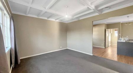 WEST END - 3 BEDROOMS - Photo 4