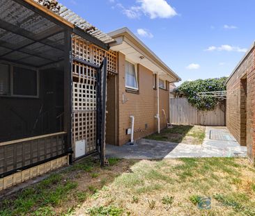 Charming three-bedroom home - Photo 2