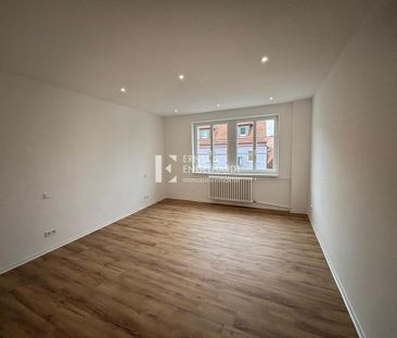 Frisch renovierte, lichtdurchflutete 2-Zimmer-Wohnung mit Dachterra... - Foto 1