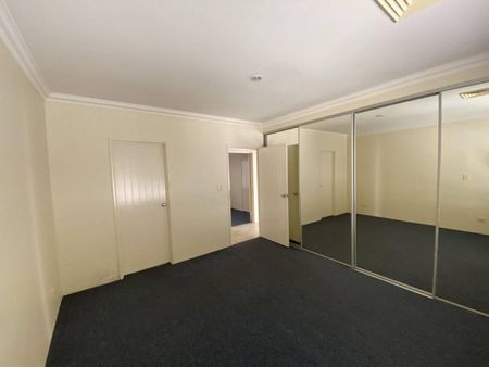 Stunning Mandurah Marina location, enjoy the holiday lifestyle year round!! - Photo 4