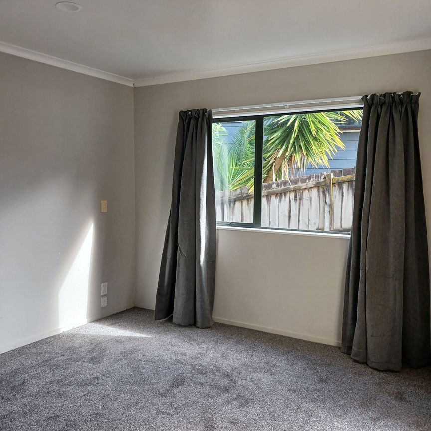 Three Bedroom Home in Glen Eden - Photo 1