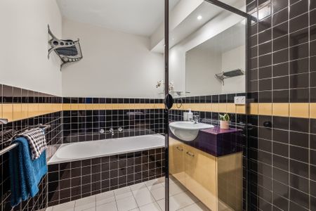 Streamlined style in seamless locale - Photo 3