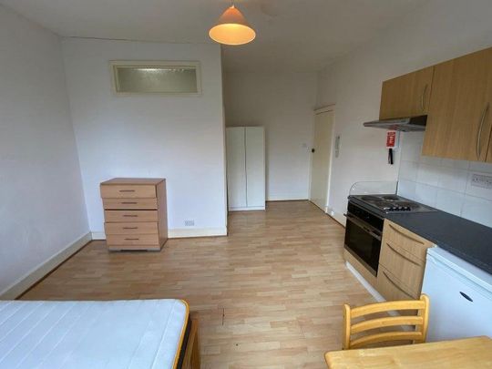 Studio to rent - Photo 1