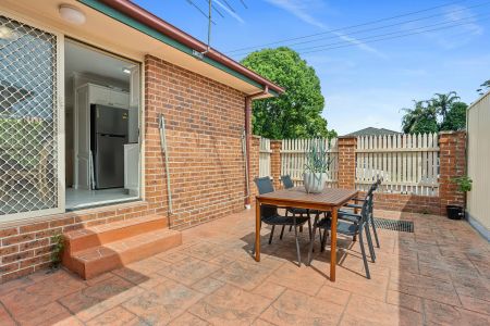 Modern Villa Living in the Heart of Wollongong - Photo 4