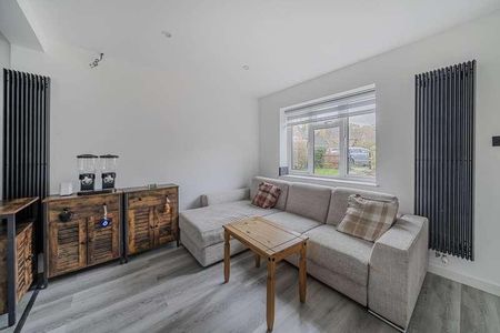 Sunningdale, Berkshire, SL5 - Photo 3