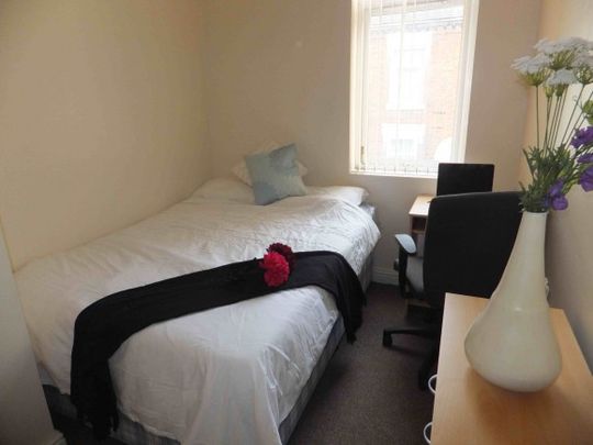 5 DOUBLE ROOMS, POPULAR STUDENT LOCATION, STAFFS UNI, STOKE-ON-TRENT - Photo 1