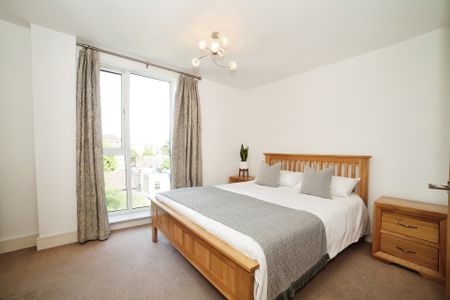 Modern 1 Bedroom Apartment To Let in Great Location in Wandsworth - Photo 3