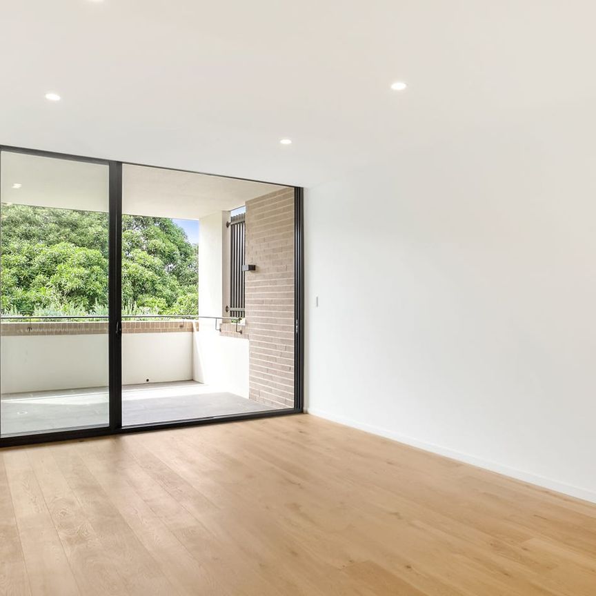 Stunning Light & Bright Apartment with Park Views - Photo 1