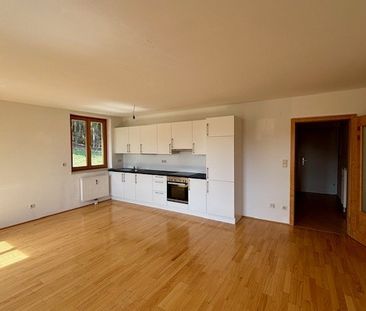 Sehr helle 3 Zimmer-Wohnung mit moderner Küche, Balkon und Carportp... - Photo 2