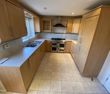 3 bedroom end of terrace house to rent - Photo 3