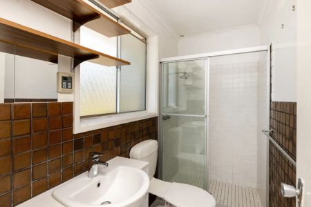 Spacious Four Bedroom Family Home - Photo 4