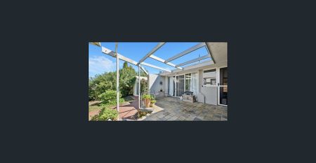 SPACIOUS FAMILY HOME WITH POOL, STUDIO & PRIME BOORAGOON LOCATION - Photo 2