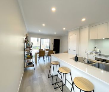 Sleek and modern three bedroom home - Photo 3