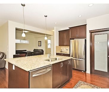 3 Bedroom Executive Home In Airdrie. Pets Negotiable. - Photo 2