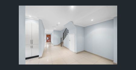 4 Bedroom Duplex with Park View!! - Photo 5