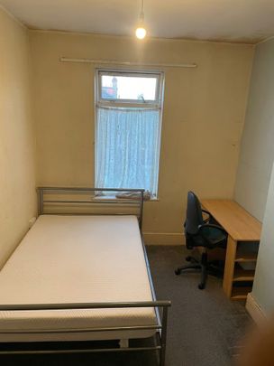 Room in a Shared House, Green Lane, IG3 - Photo 1