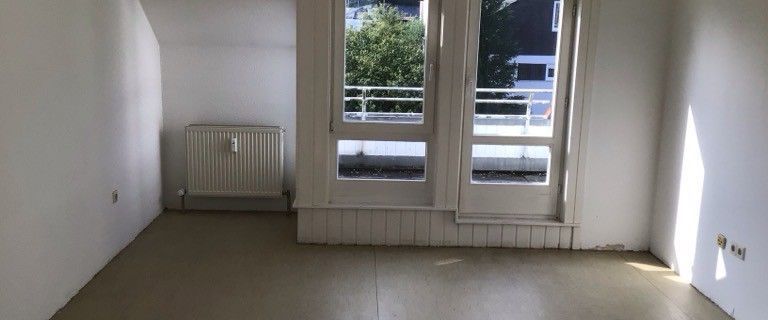 Frisch teilrenovierte 2-Zimmer-Dachgeschosswohnung in Weinsberg mit Balkon - Foto 1