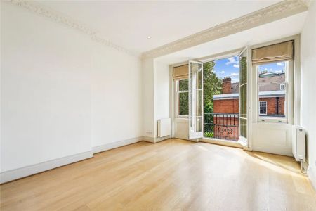 3 bedroom flat in South Kensington - Photo 5