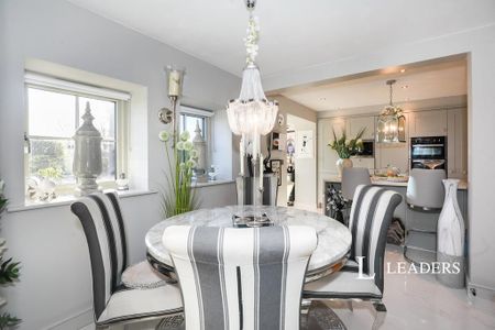 3 bedroom terraced house to rent - Photo 3