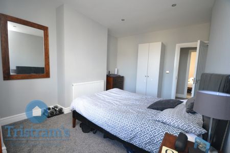 8 bed Mid Terraced House for Rent - Photo 2