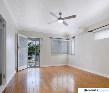 Post-war charmer with aircon, 2 living rooms, great backyard - Photo 3