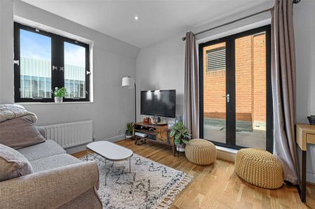 A well presented one bedroom apartment with a roof terrace in an absolutely superb location between Smithfield and Barbican. - Photo 3