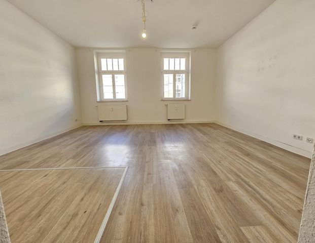 Practical and centrally located - Photo 1