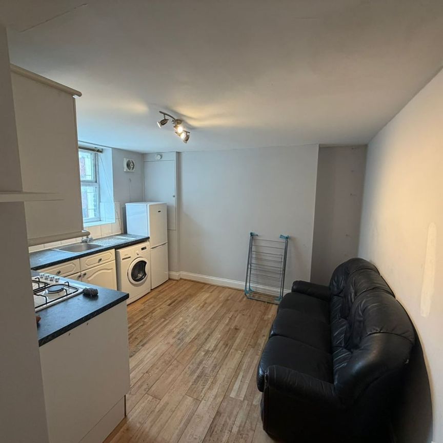 Studio Flat, Kingsland Road, E8 - Photo 1