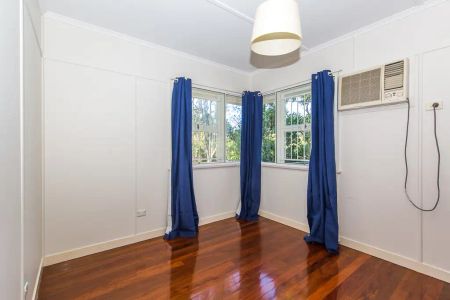 “Single Level Family Home in Great Location - 6 Month Lease Only” - Photo 4