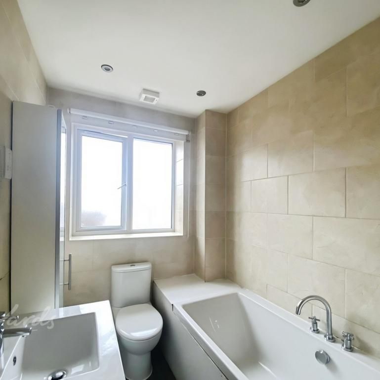 3 bedroom end of terrace house to rent - Photo 1