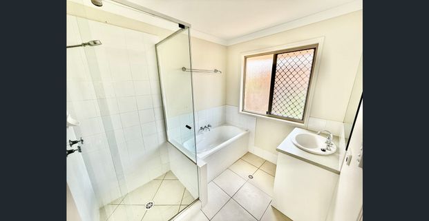 4 bedroom, beautiful home! Amazing Location! - Photo 1