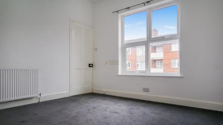 2 bedroom end of terrace house to rent - Photo 2