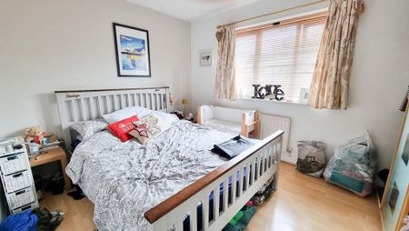 Grenadier Close, Abbeymead, Gloucester - Photo 3