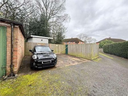 Featherstone Crescent, Shirley, Solihull, B90 - Photo 3