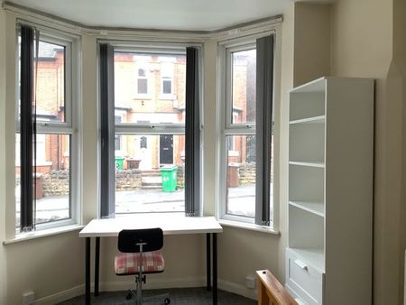 4 Bedroom Terraced To Rent in Lenton - Photo 3