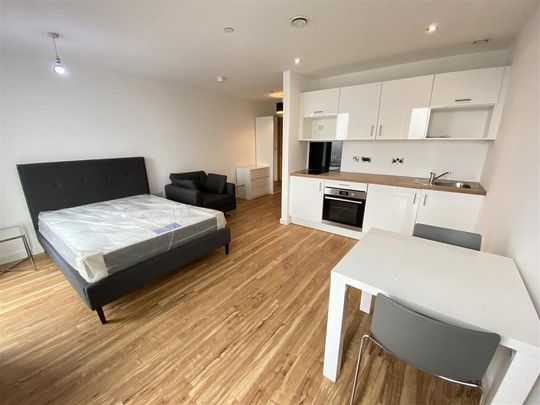 Studio to rent - Photo 1