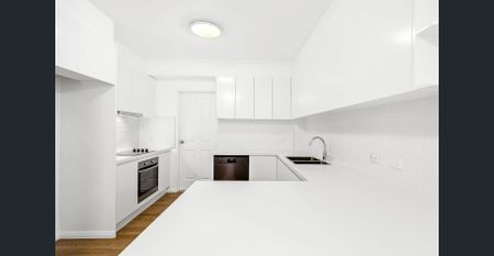 Renovated apartment in a central location - Photo 5