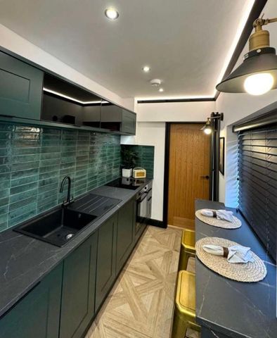 Luxury Bed // Trollope St // Aug, LN5 - Photo 2