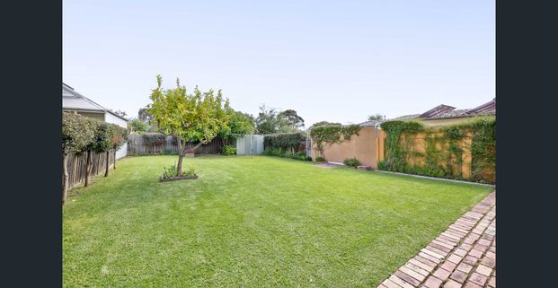 Light And Bright Victorian Beauty - Photo 1