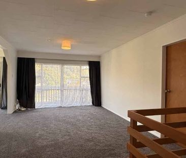 Spacipous 3 Bedroom 2 Bathroom Home - Photo 5