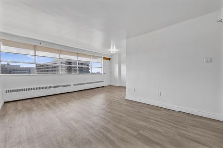 For Lease - 65 Thorncliffe Park Drive Unit# 1807, Toronto, Ontario - Photo 2
