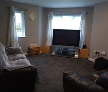 2 bedroom ground floor flat to rent - Photo 1