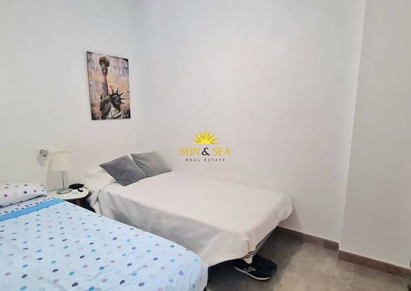 Apartment for long-term rent with 3 bedrooms in Santa Pola.