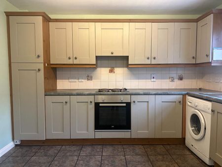 3 Bed Semi-detached House - Photo 2