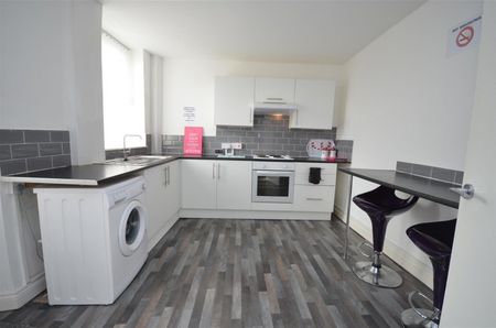 Part Self-Contained Bedsit, Redearth Rd , Darwen - Photo 2
