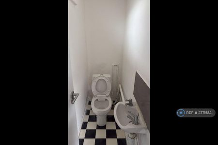 3 bedroom end of terrace house to rent - Photo 5