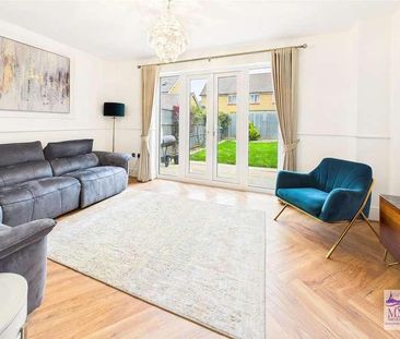 Chinon Grove, Strood, ME2 - Photo 2