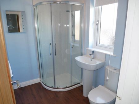 2 bedroom end of terrace house to rent - Photo 2